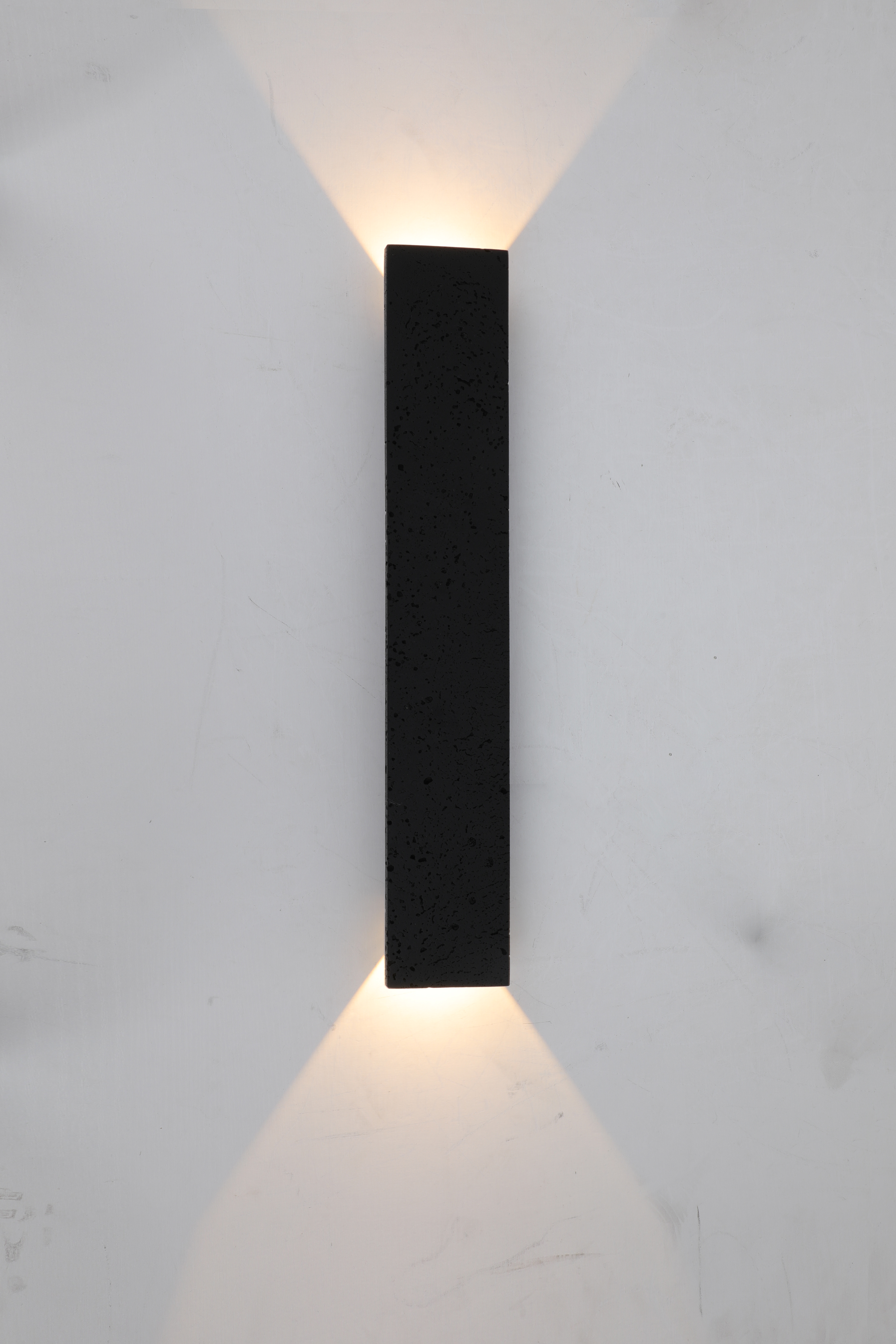 Lithos 60 Wall Light Black