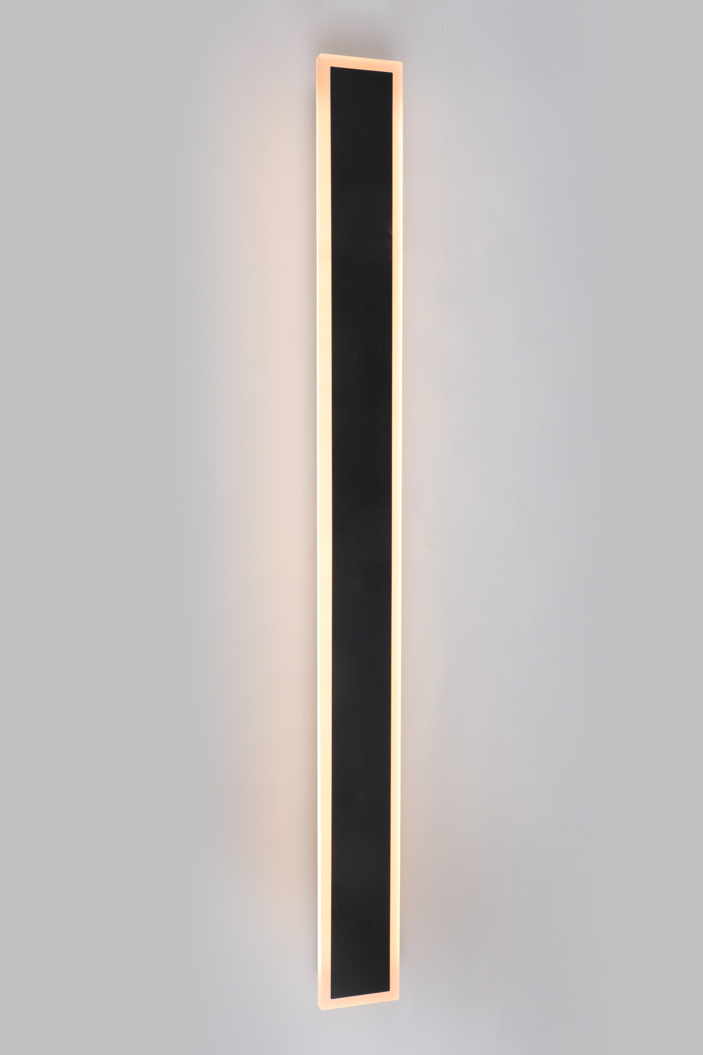Linear 90 Square Black