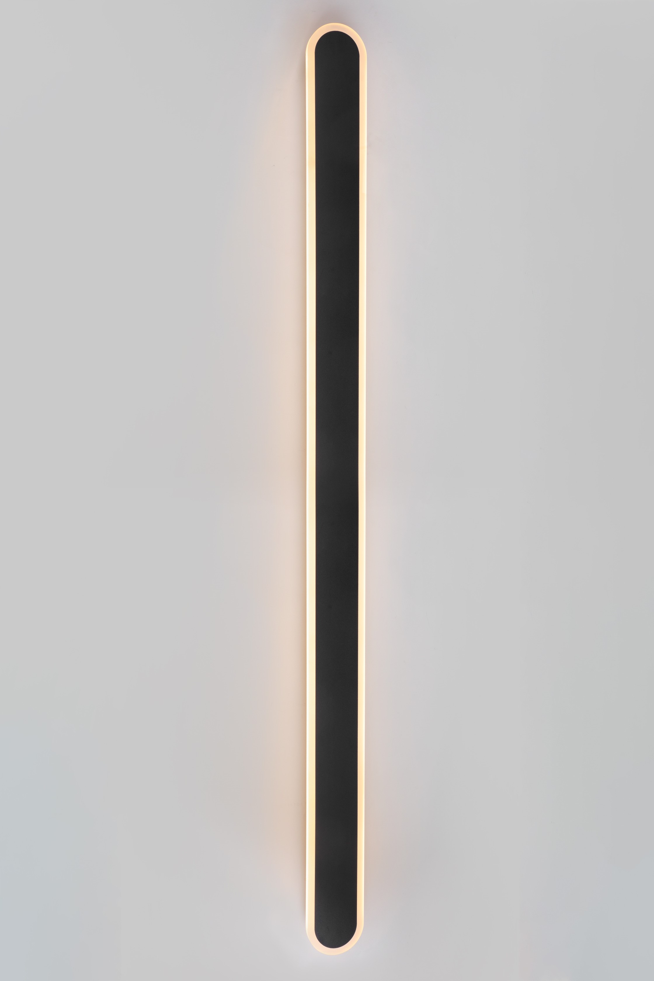 Linear 120 Round Black